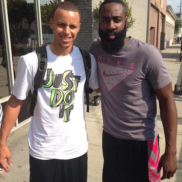 快手换了条“更难的路径”，打穿二游内卷死局