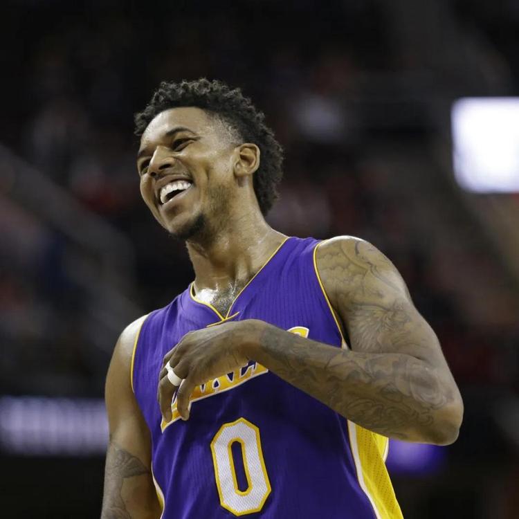 尼克斯终结16连败，兰德尔40+15带队取胜