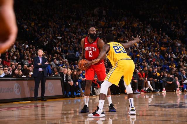 详解棒球规则中的“合法投手板”站位细节