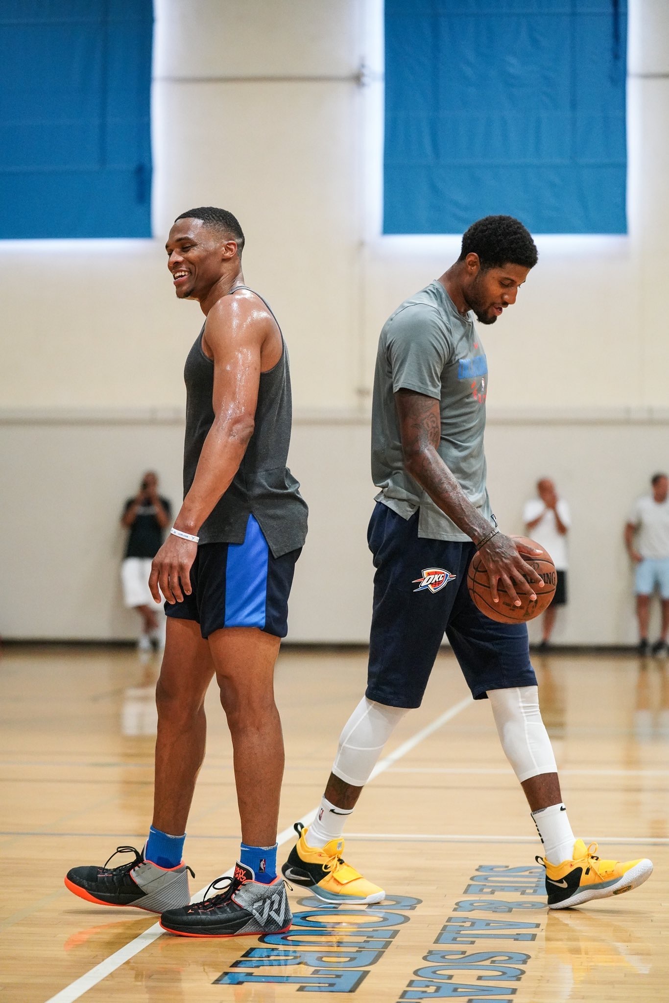 双星挺身合砍59分 76人勇挫骑士止7连败