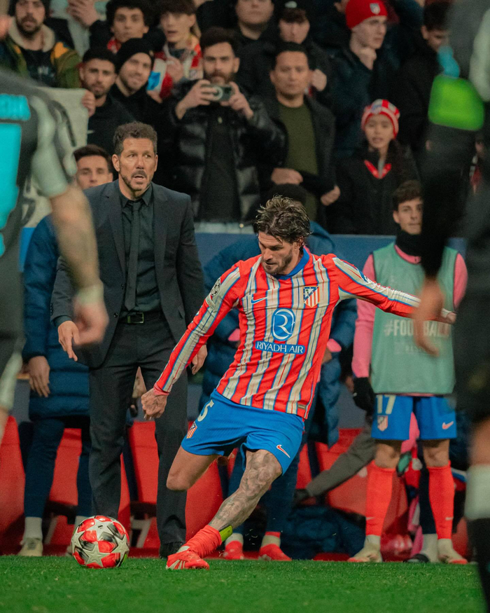 3-0！14亿豪门终结3连平紧追领头羊 神锋两记世界波15轮狂轰16球